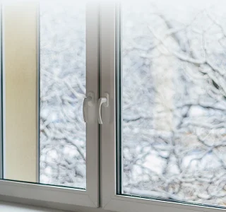 Монтаж окон и остекление балконов в зимний период - фото