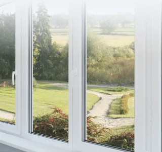 Почему желтеют пластиковые окна? - фото