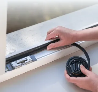 Уплотнитель на окнах — когда нужно менять и как? - фото